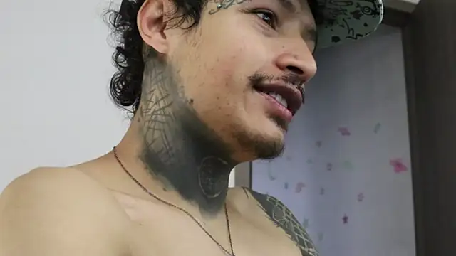 Snapshot of trieone chatting on November 2025 10:45:02 PM trieone online show from November 2025 10:45:02 PM