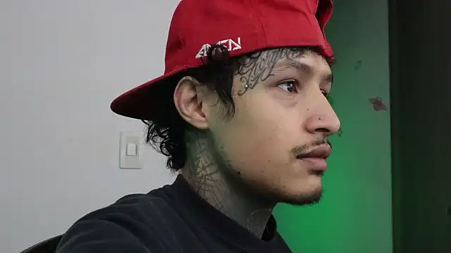 Snapshot of trieone chatting on December 2025 10:52:02 AM trieone online show from December 2025 10:52:02 AM