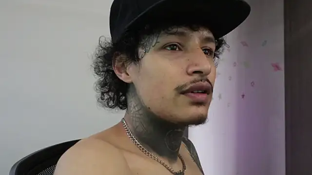 Snapshot of trieone chatting on December 2025 03:40:02 PM trieone online show from December 2025 03:40:02 PM