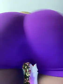 Victoria14  online show from November 2025 05:00:02 AM