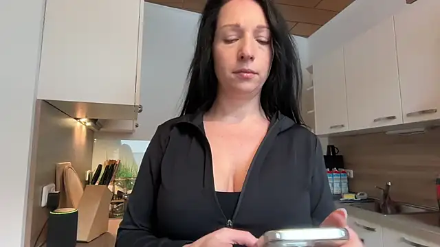 Viola Beck online show from February 2026 12:24:01 PM