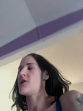 Snapshot of lolabunny9 chatting on November 2025 04:32:02 PM lolabunny9 online show from November 2025 04:32:02 PM