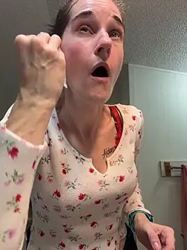 Snapshot of lolabunny9 chatting on December 2025 05:07:01 PM lolabunny9 online show from December 2025 05:07:01 PM