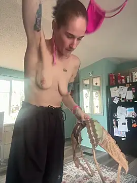 Snapshot of lolabunny9 chatting on December 2025 06:06:01 PM lolabunny9 online show from December 2025 06:06:01 PM