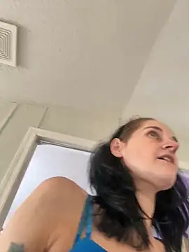 Snapshot of lolabunny9 chatting on December 2025 04:04:01 PM lolabunny9 online show from December 2025 04:04:01 PM