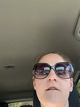 Snapshot of lolabunny9 chatting on February 2026 07:06:02 PM lolabunny9 online show from February 2026 07:06:02 PM