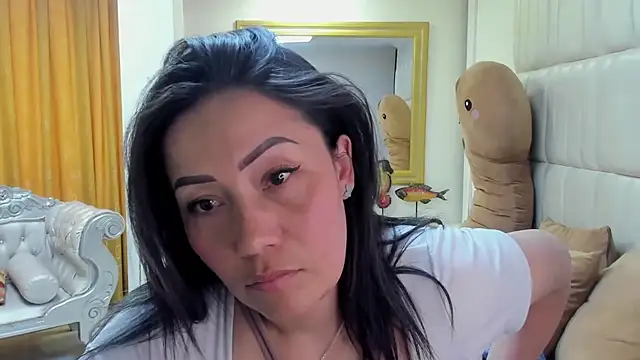 Snapshot of gaby_trent chatting on January 2025 06:33:02 PM gaby trent online show from January 2025 06:33:02 PM