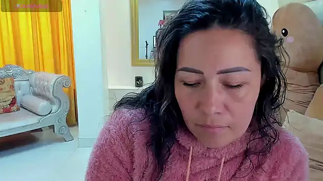 Snapshot of gaby_trent chatting on January 2025 01:21:01 PM gaby trent online show from January 2025 01:21:01 PM