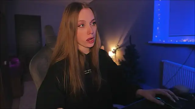 Snapshot of Rachel_Ro chatting on December 2024 06:48:02 PM Rachel Ro online show from December 2024 06:48:02 PM