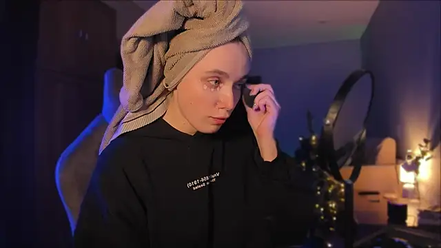 Snapshot of Rachel_Ro chatting on December 2024 02:31:02 PM Rachel Ro online show from December 2024 02:31:02 PM