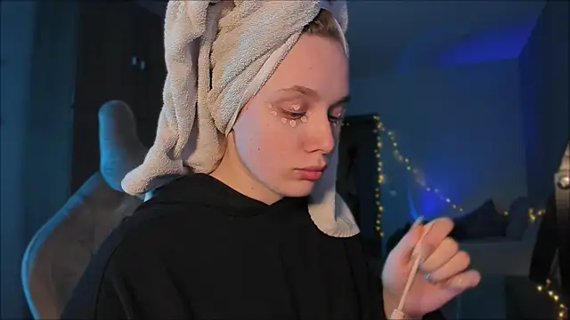 Snapshot of Rachel_Ro chatting on January 2025 10:18:02 AM Rachel Ro online show from January 2025 10:18:02 AM