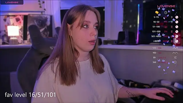 Snapshot of Rachel_Ro chatting on October 2025 06:43:01 PM Rachel Ro online show from October 2025 06:43:01 PM