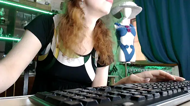 Snapshot of pa1e_pr1ncess chatting on May 2026 07:03:01 AM pa1e pr1ncess online show from May 2026 07:03:01 AM