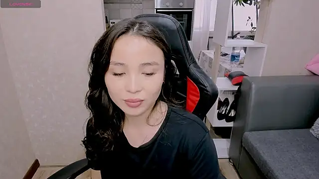 Snapshot of AyaMoon chatting on October 2025 04:52:01 AM AyaMoon online show from October 2025 04:52:01 AM