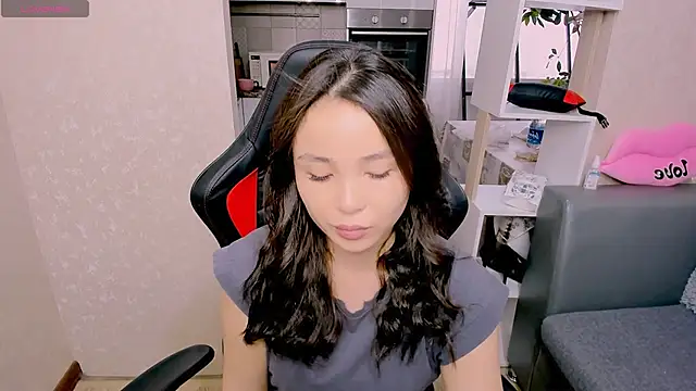 Snapshot of AyaMoon chatting on October 2025 04:56:02 AM AyaMoon online show from October 2025 04:56:02 AM