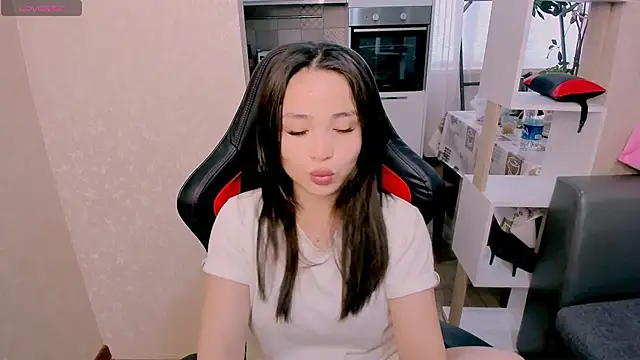 Snapshot of AyaMoon chatting on October 2025 04:24:01 AM AyaMoon online show from October 2025 04:24:01 AM