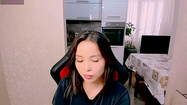 Snapshot of AyaMoon chatting on October 2025 04:37:01 AM AyaMoon online show from October 2025 04:37:01 AM