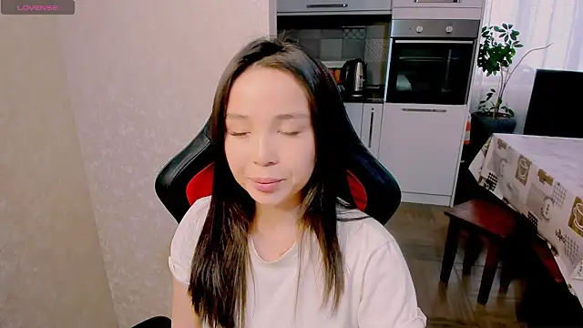 Snapshot of AyaMoon chatting on November 2025 07:18:02 AM AyaMoon online show from November 2025 07:18:02 AM