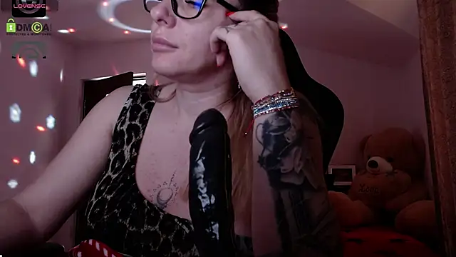 Snapshot of SonyaDevon chatting on December 2024 10:49:01 AM SonyaDevon online show from December 2024 10:49:01 AM