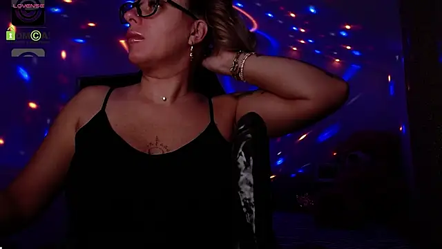 Snapshot of SonyaDevon chatting on December 2025 04:07:02 AM SonyaDevon online show from December 2025 04:07:02 AM