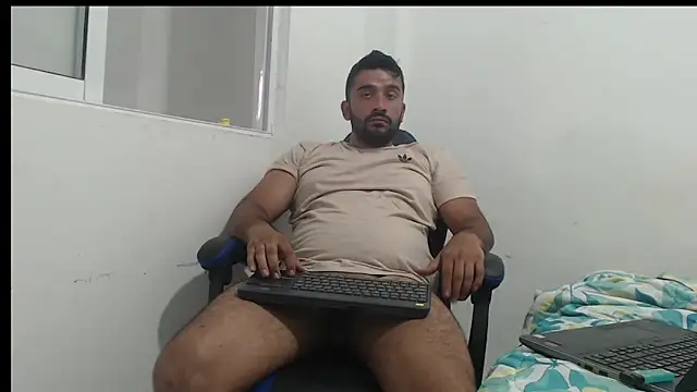 Snapshot of big_tommy69 chatting on March 2026 08:53:01 PM big tommy69 online show from March 2026 08:53:01 PM