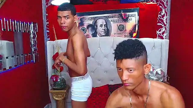 Snapshot of PEINBOYS chatting on December 2024 10:20:02 PM PEINBOYS online show from December 2024 10:20:02 PM