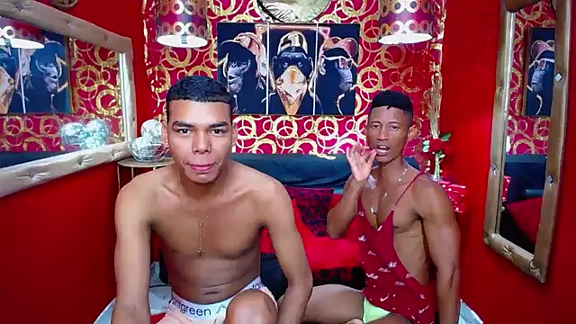 Snapshot of PEINBOYS chatting on January 2025 10:11:02 PM PEINBOYS online show from January 2025 10:11:02 PM