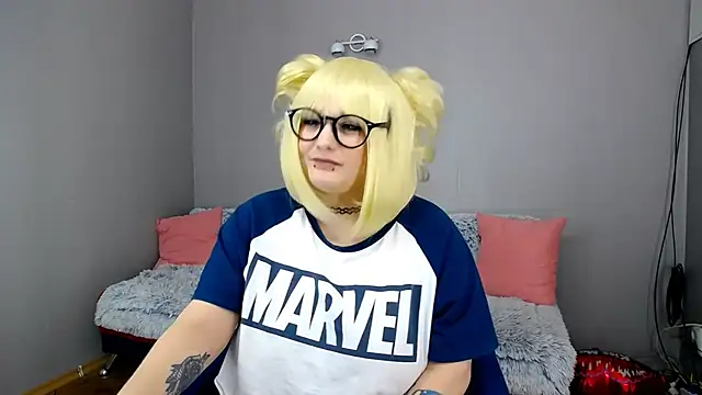 Estheri online show from February 2025 10:59:01 AM