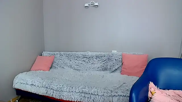 Estheri online show from March 2025 02:19:01 PM