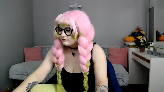 Estheri online show from November 2025 07:19:01 AM