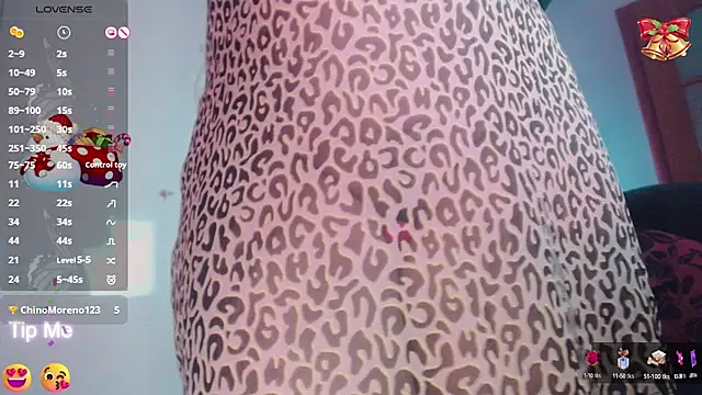 icelady77 online show from December 2024 05:53:02 PM