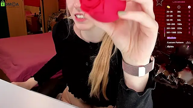 Snapshot of KinsleyHottie chatting on March 2025 11:31:01 PM KinsleyHottie online show from March 2025 11:31:01 PM