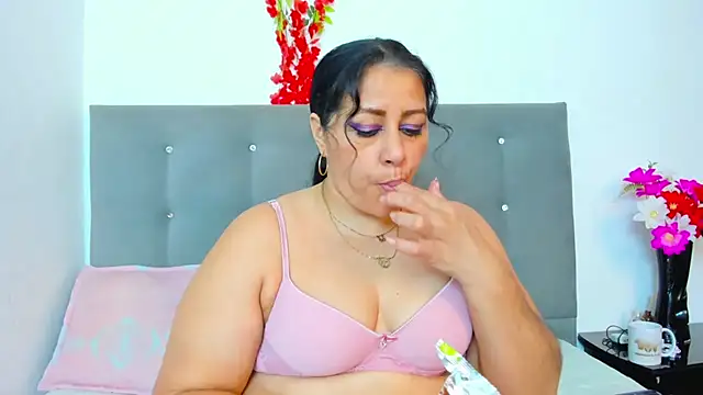 Snapshot of SexxyPamela chatting on September 2025 07:33:02 AM SexxyPamela online show from September 2025 07:33:02 AM