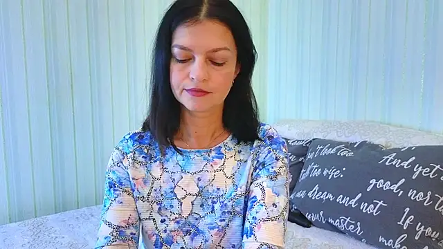 Snapshot of _Lily_ chatting on September 2025 08:30:01 AM Lily online show from September 2025 08:30:01 AM