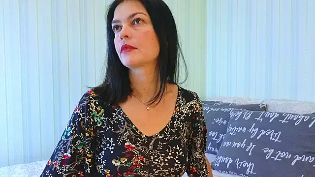 Snapshot of _Lily_ chatting on November 2025 06:13:01 AM Lily online show from November 2025 06:13:01 AM