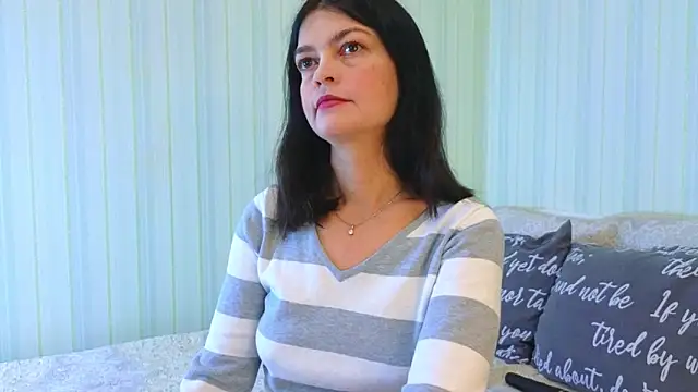 Snapshot of _Lily_ chatting on November 2025 07:18:02 AM Lily online show from November 2025 07:18:02 AM