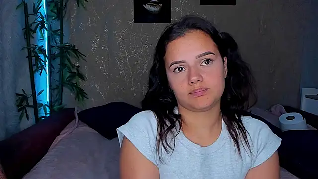 Snapshot of Shyfantasies chatting on March 2025 10:13:02 AM Shyfantasies online show from March 2025 10:13:02 AM