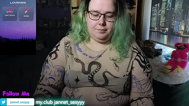 Snapshot of JannetPie chatting on March 2026 12:45:02 PM JannetPie online show from March 2026 12:45:02 PM