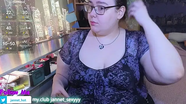 Snapshot of JannetPie chatting on May 2026 04:40:01 AM JannetPie online show from May 2026 04:40:01 AM