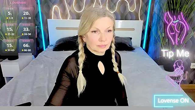 Abby Moore  online show from April 2026 01:41:02 PM