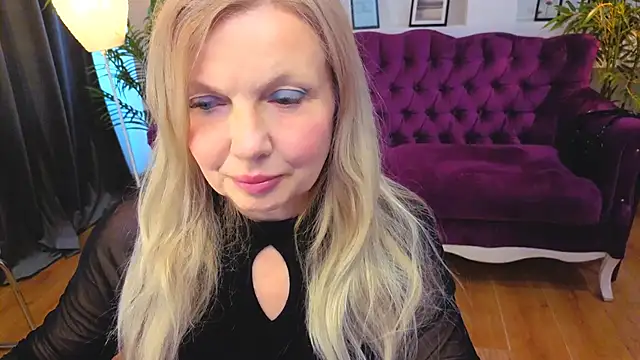 Abby Moore  online show from May 2026 07:03:01 AM