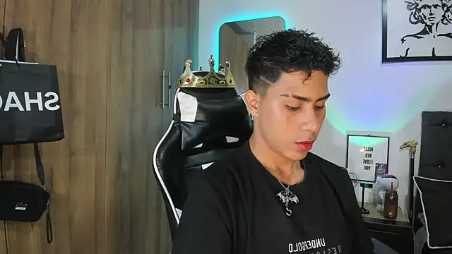 Snapshot of AlanNaughty chatting on February 2026 06:52:01 AM AlanNaughty online show from February 2026 06:52:01 AM