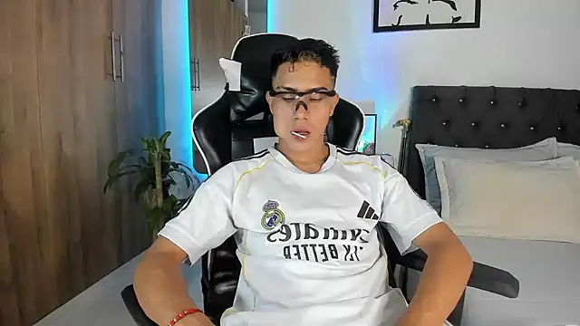 AlanNaughty online show from May 2026 10:50:01 PM