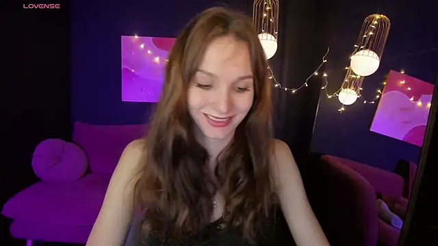 Snapshot of MirandaGlow chatting on January 2025 05:44:02 AM MirandaGlow online show from January 2025 05:44:02 AM