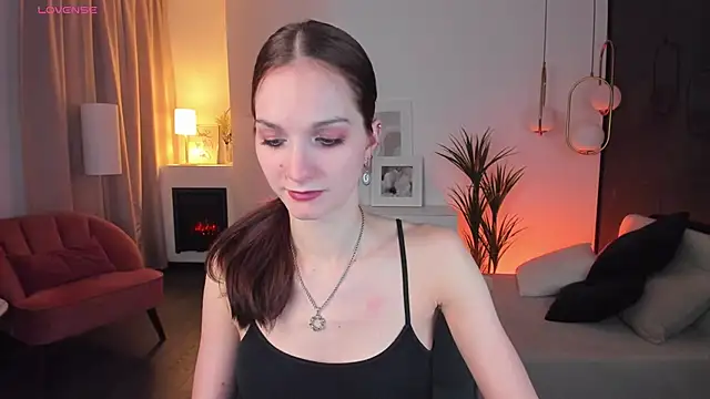 Snapshot of MirandaGlow chatting on February 2025 05:46:02 AM MirandaGlow online show from February 2025 05:46:02 AM