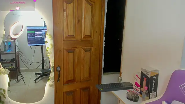 Snapshot of sofia_gold_ chatting on October 2025 12:05:02 AM sofia gold online show from October 2025 12:05:02 AM