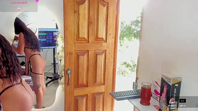 Snapshot of sofia_gold_ chatting on October 2025 07:07:02 PM sofia gold online show from October 2025 07:07:02 PM