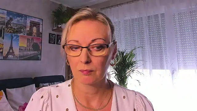 vanessa chat online show from October 2025 01:31:01 PM