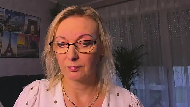 vanessa chat online show from November 2025 02:32:01 PM