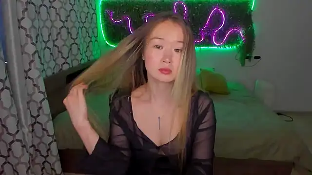 Snapshot of PollyOcean chatting on December 2024 11:07:02 AM PollyOcean online show from December 2024 11:07:02 AM